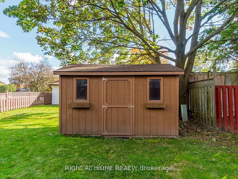 899 Florell Dr — Photo 15