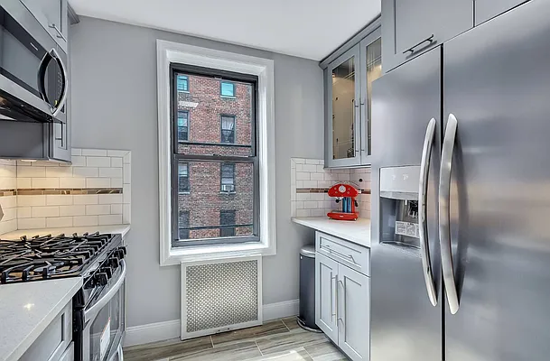 Sold by Agency Real Estate Services LLC | media 3