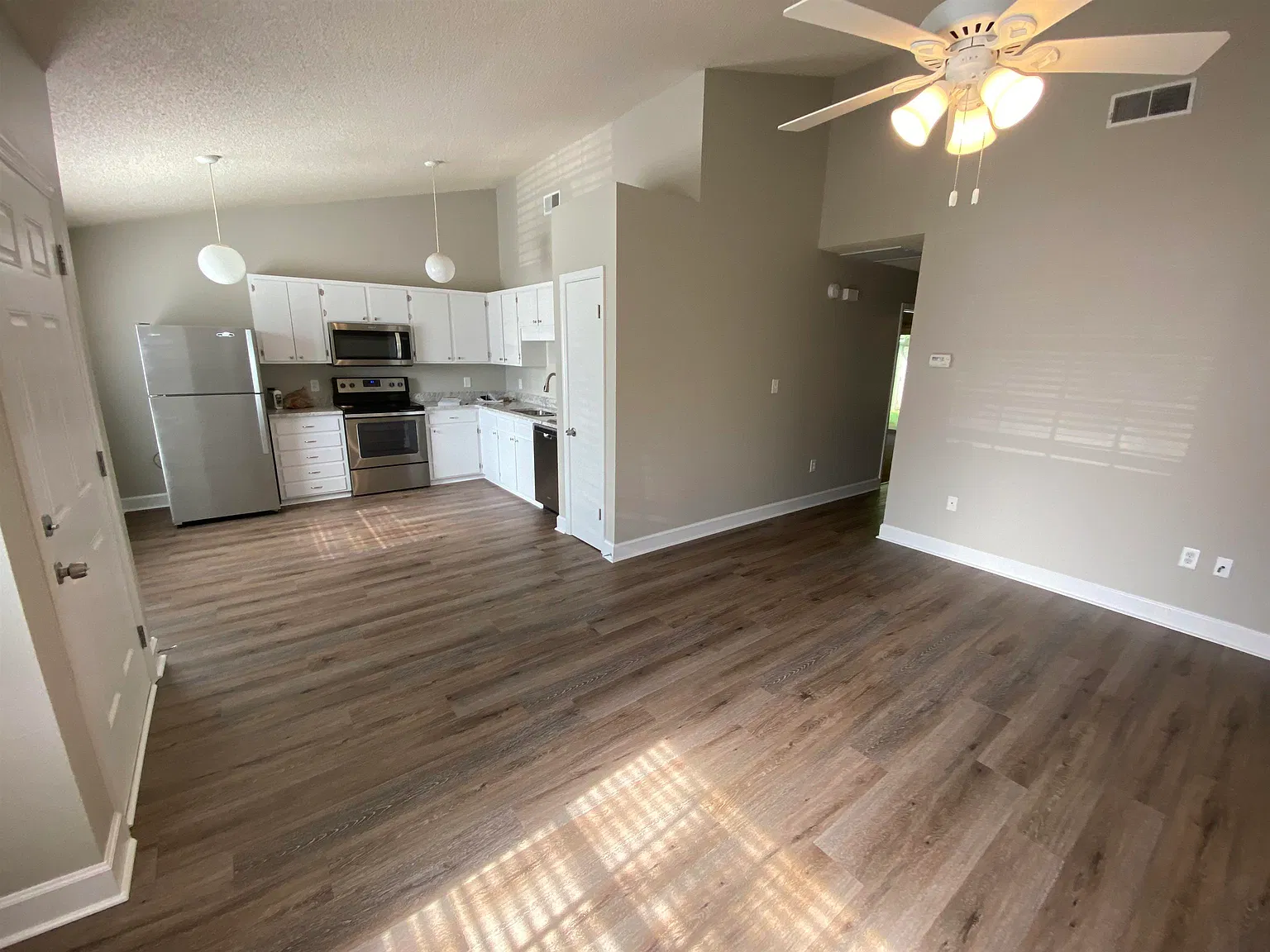 2 bed, 902 sqft, $1,300 — Photo 4