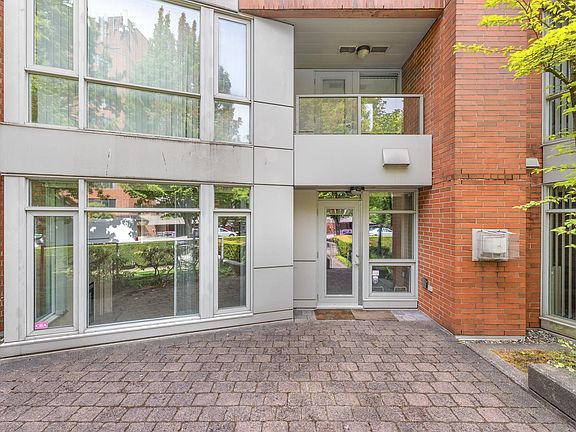 5th image of 638 W 45th Ave #201