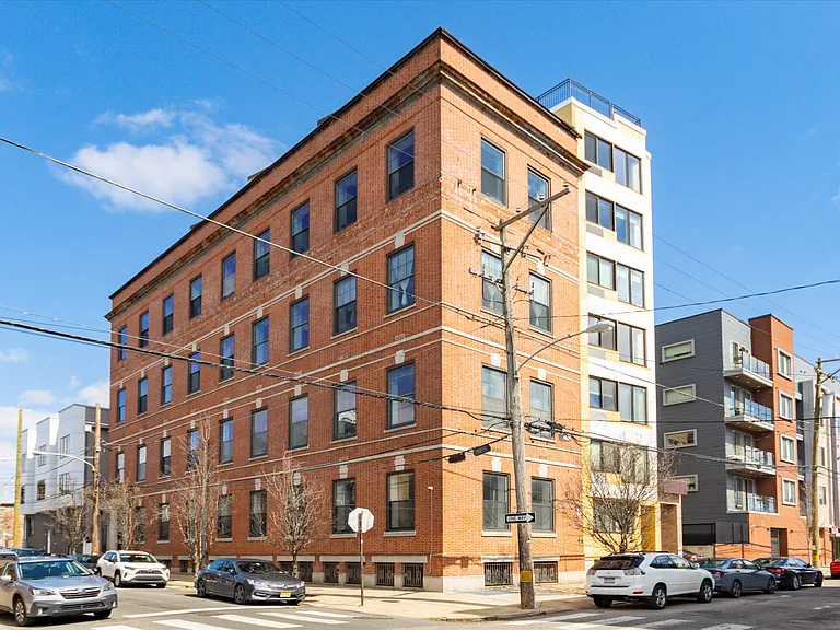 1639 Poplar St #LL2 — Photo 1