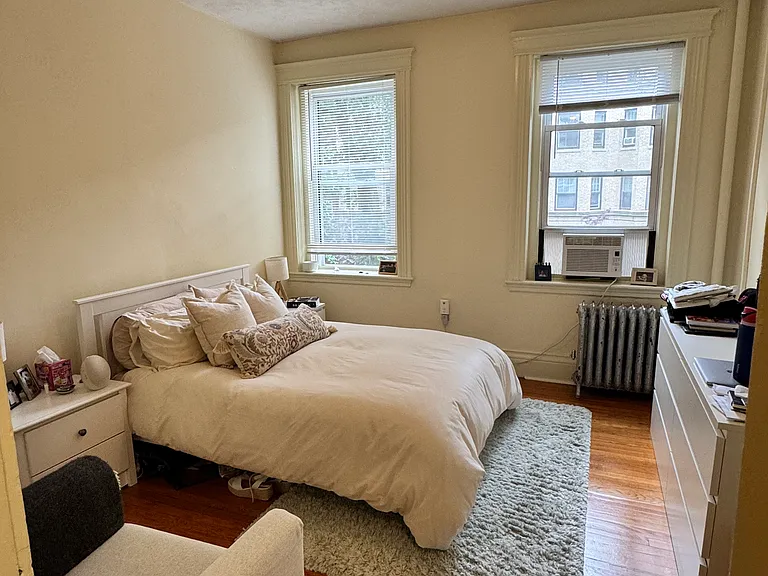 32 Queensberry St #8R — Photo 6