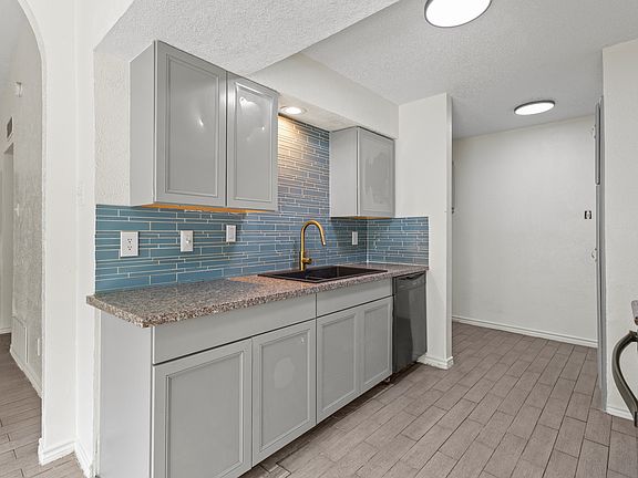 5th image of 785 Dove Cir
