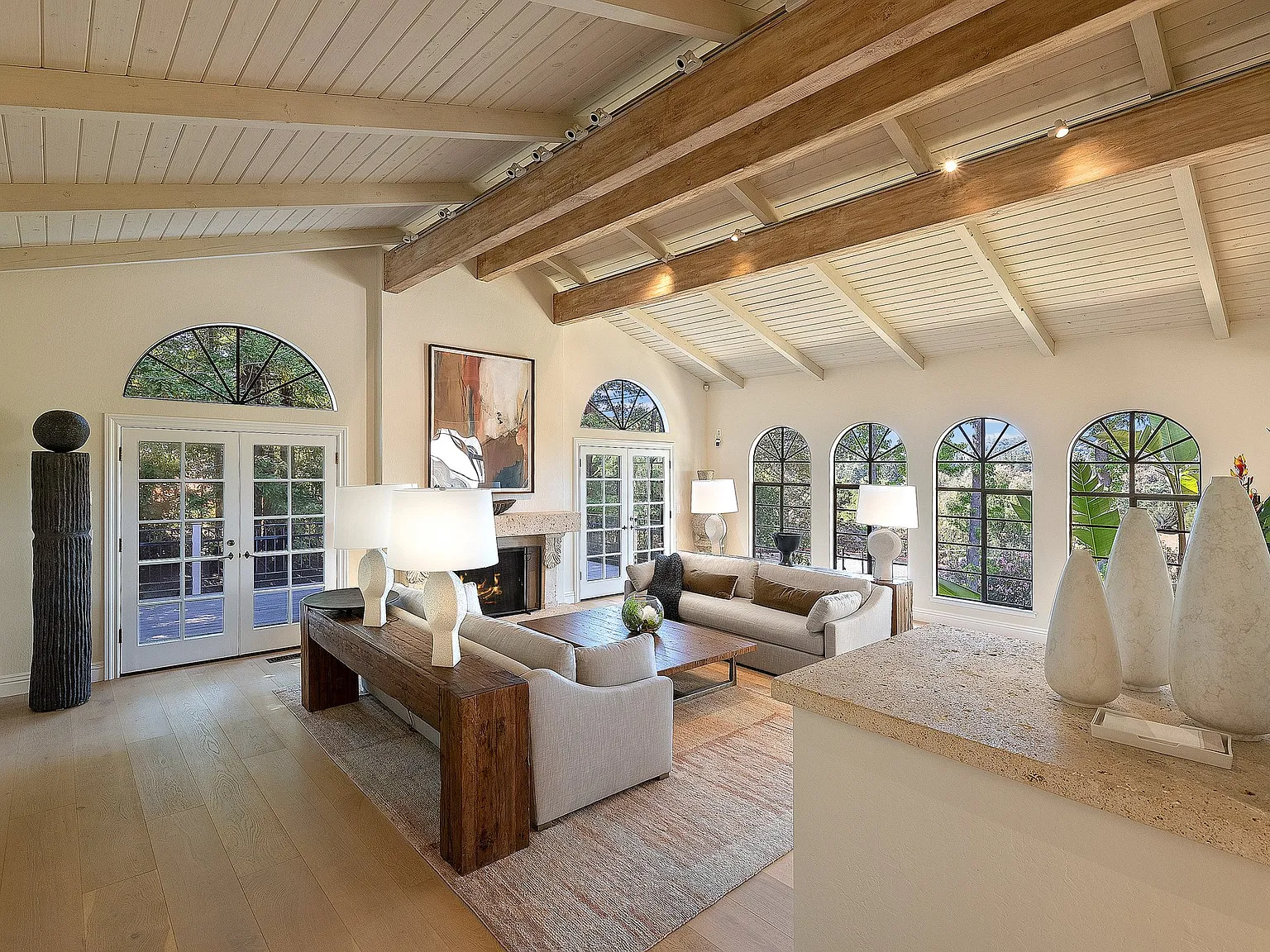 5 bed, 7111 sqft, $26,000 — Photo 2