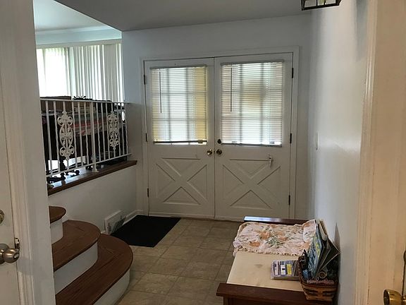 2nd image of 900 Greenwood Ave