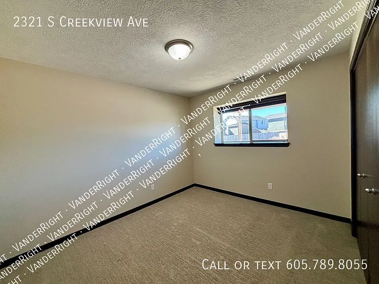2321 S Creekview Ave — Photo 14