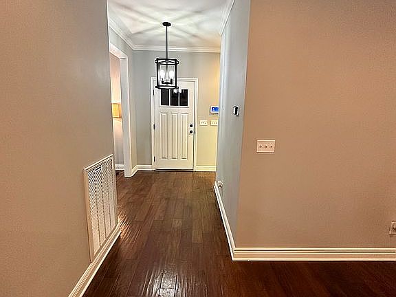 4th image of 7923 Meadowlake Dr W