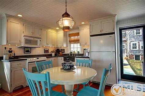 Fully equipped kitchen in the cottage with granite counters and beautiful cabinetry.