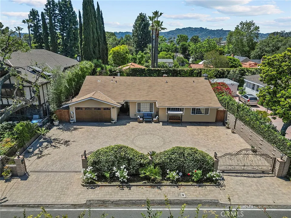 10544 Camarillo St