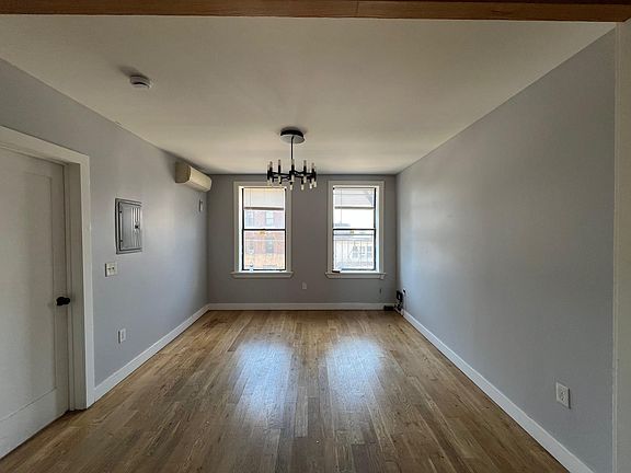 3rd image of 84 Romaine Ave APT 5