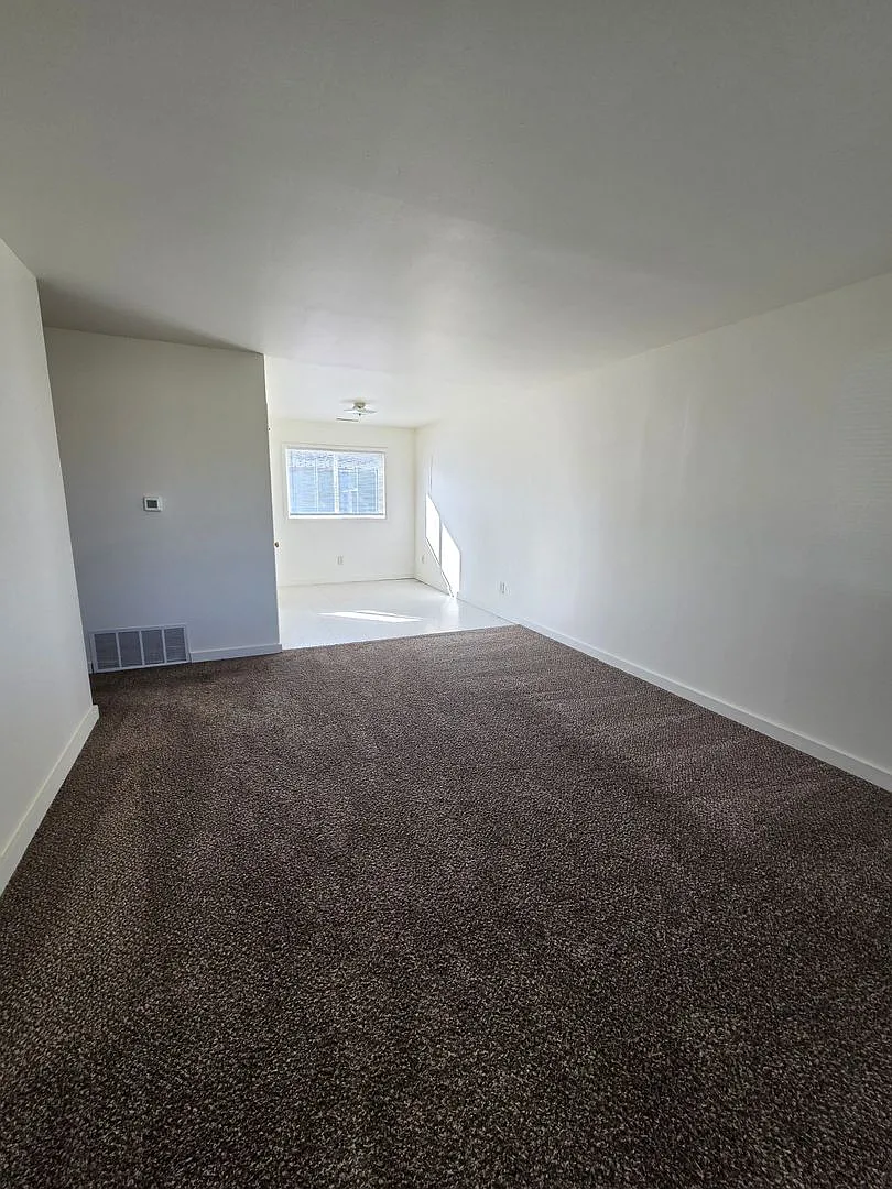 1204 Doolittle — Photo 2