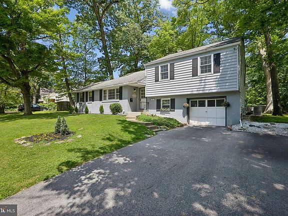 3rd image of 543 Midland Ave