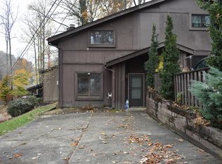 156 Cascade Dr, Huntington, WV 25705