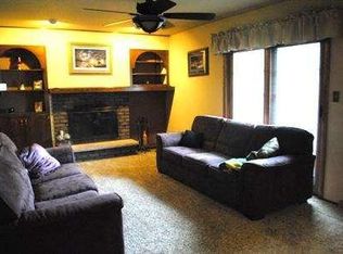 8055 S Wayland Dr, Oak Creek, WI 53154