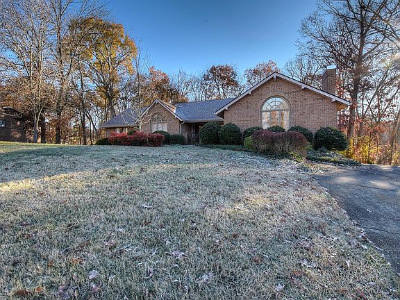 5th image of 2509 Essex Dr