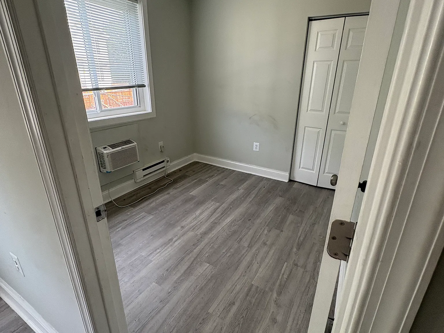 6 bed, 2400 sqft, $5,250 — Photo 4