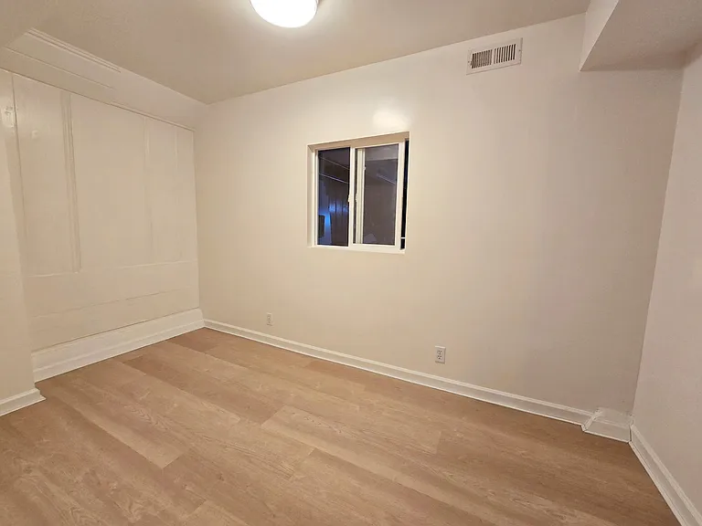 494 Madrid St — Photo 5