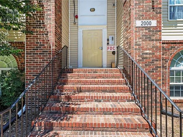 2012 Salem Bluff Dr, Winston Salem, NC 27127