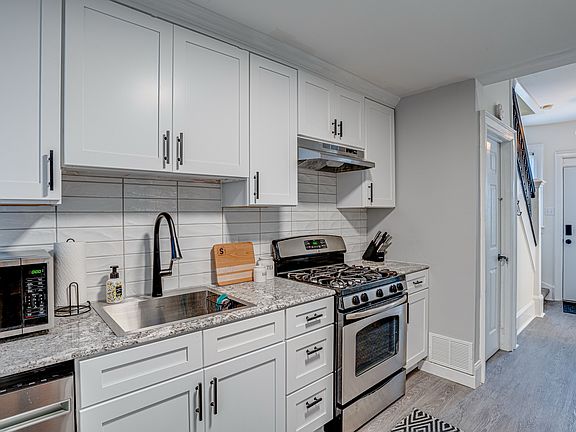2nd image of 936 W Ferry St