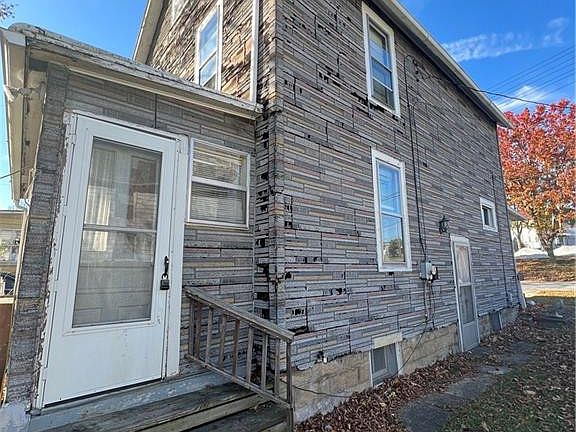 4th image of 355 Benner St
