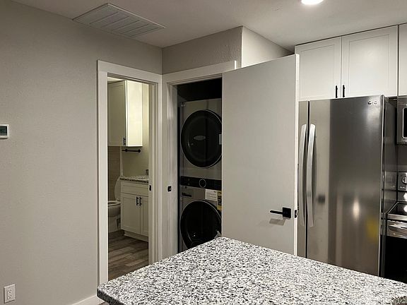 4th image of 501 S Ostrom Ave