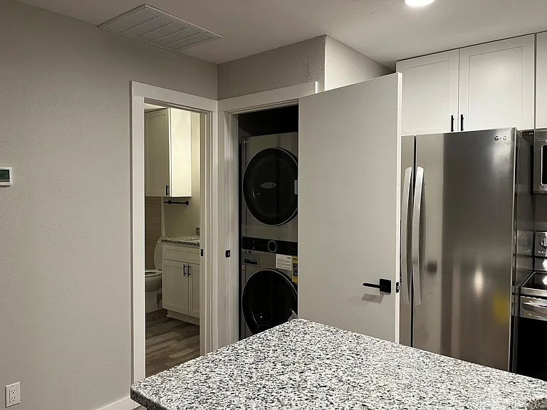501 S Ostrom Ave — Photo 4