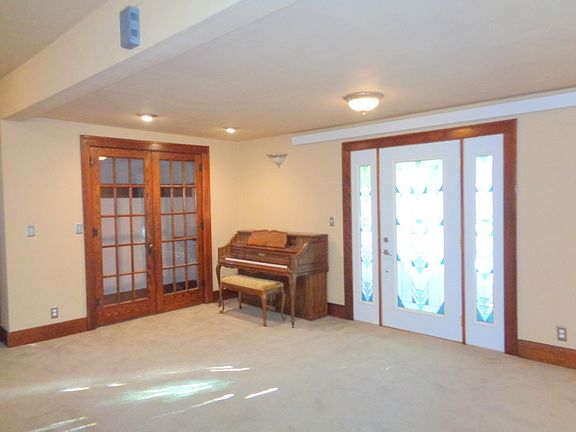 2nd image of 615 N Main St