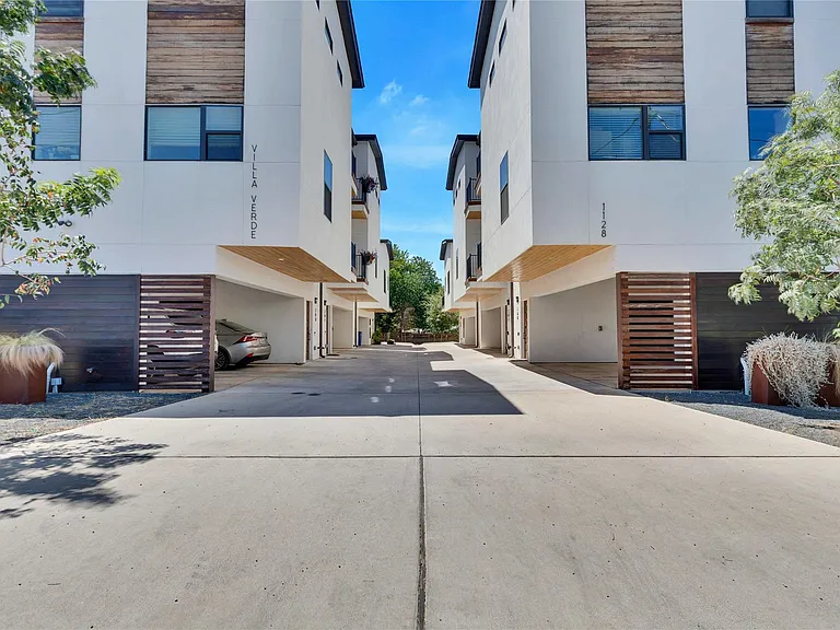 1128 Chicon St #201 — Photo 30