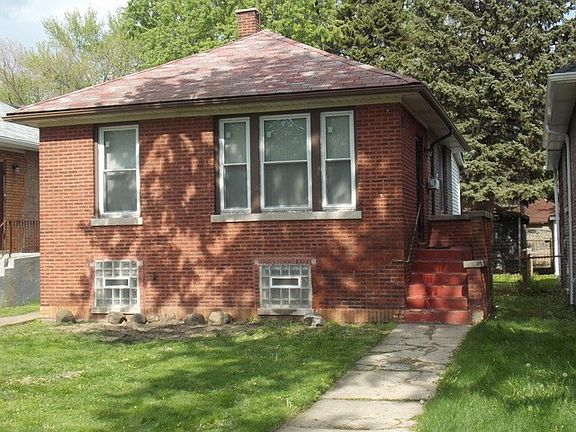 3rd image of 8107 S Crandon Ave