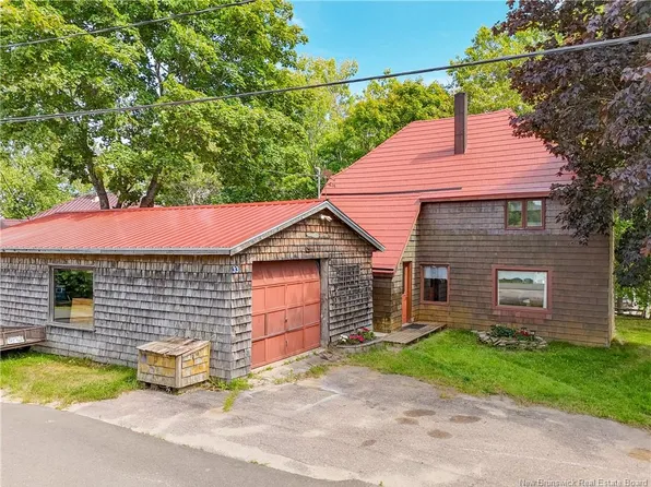33 Rockland Dr, McAdam, NB E6J 1V3