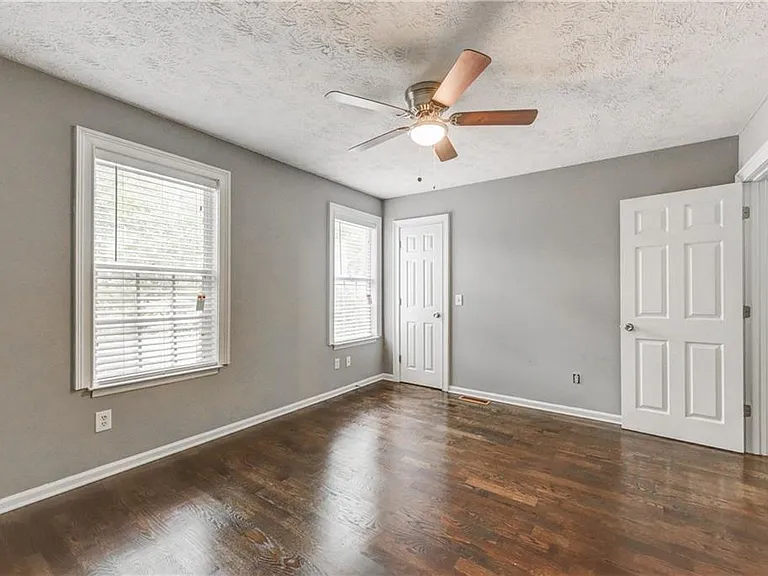 3360 Spring Harbor Dr — Photo 8