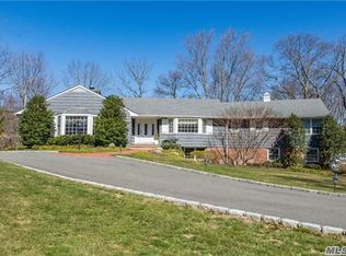 4 Glenby Ln, Glen Head, NY 11545