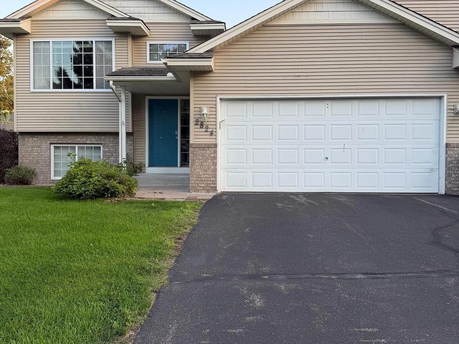 3 bed, 2.0 bath, 1954 sqft, $2,500 — Photo 2