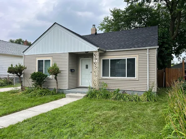 22434 Pleasant Ave, Eastpointe, MI 48021
