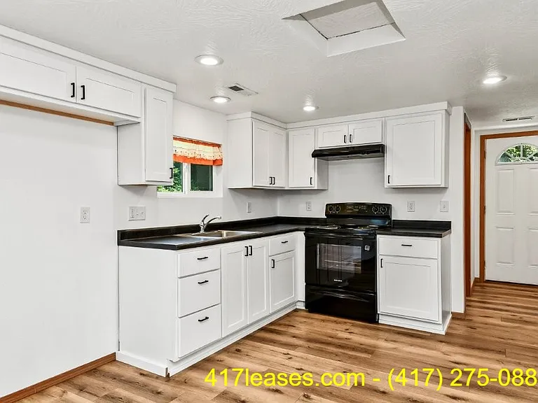 2518 N Weller Ave — Photo 13