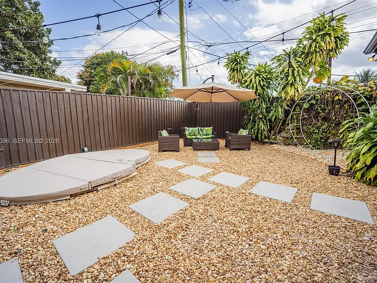 301 SW 69th Ave — Photo 46