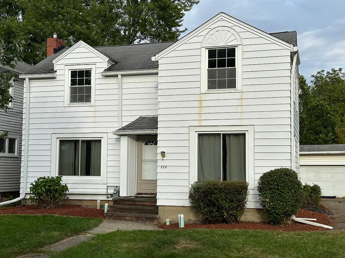 Building Photo - 224 Runn St