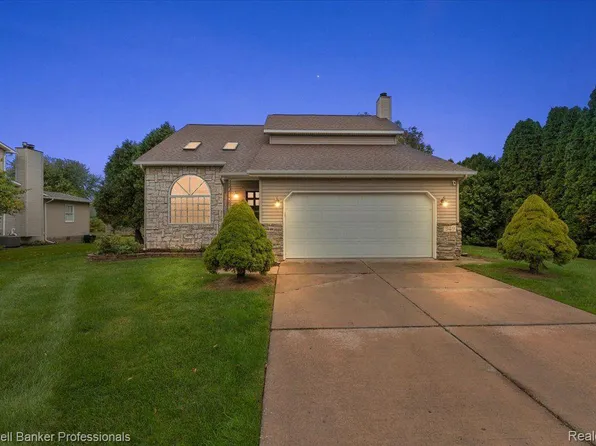 349 Mansfield Dr, Lapeer, MI 48446