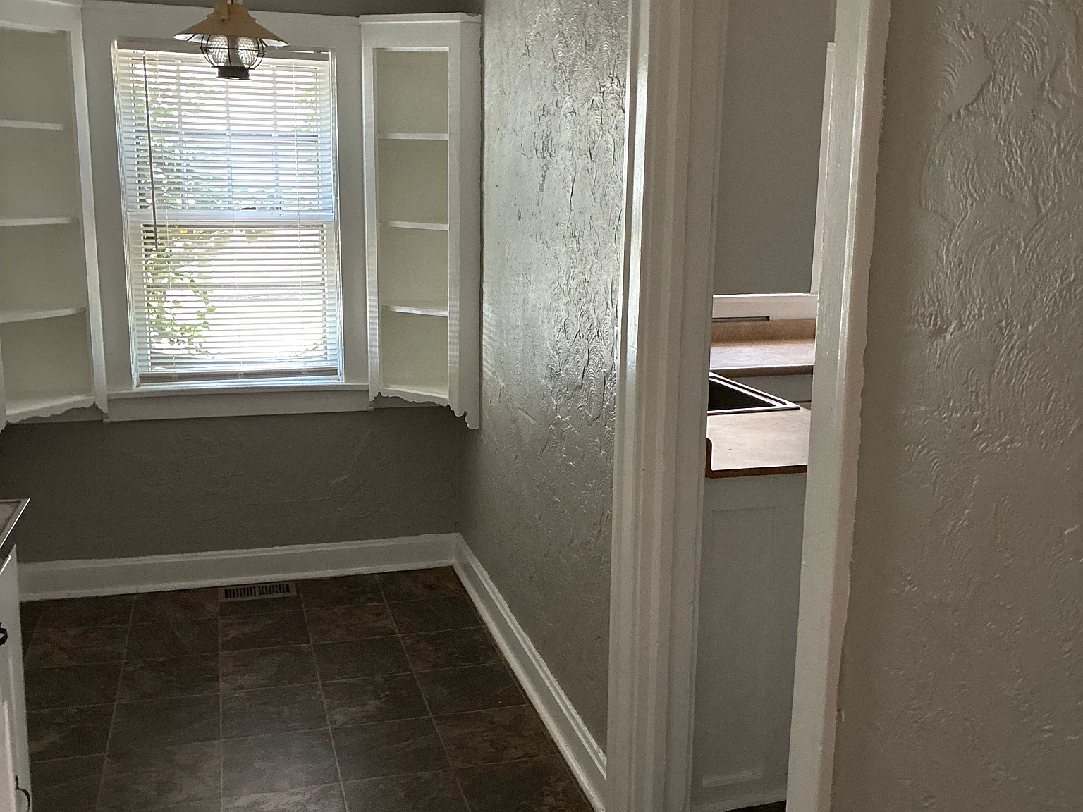 3 bed, 1200 sqft, $1,200 — Photo 4