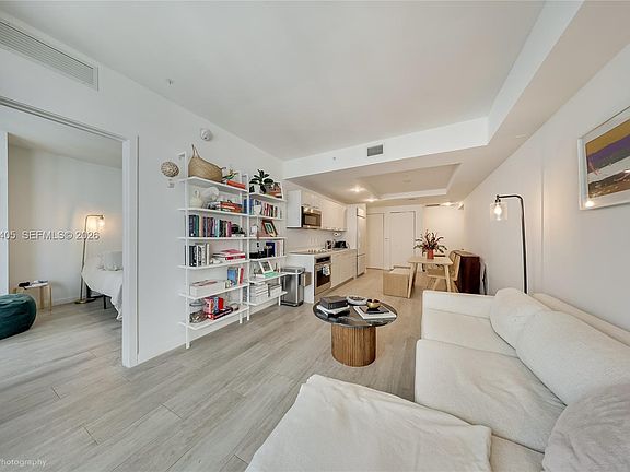 4th image of 55 SW 9th St APT 2109