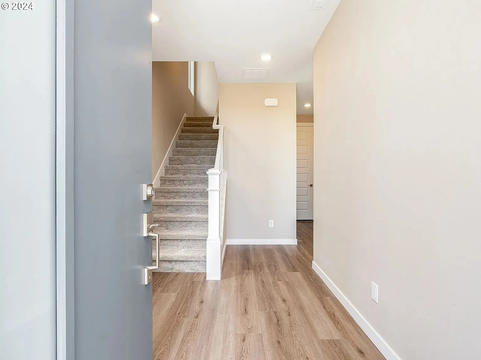 4 bed, 3.5 bath, 2162 sqft, $3,199 — Photo 2