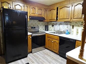 4th image of 17 Hickory Hills Dr