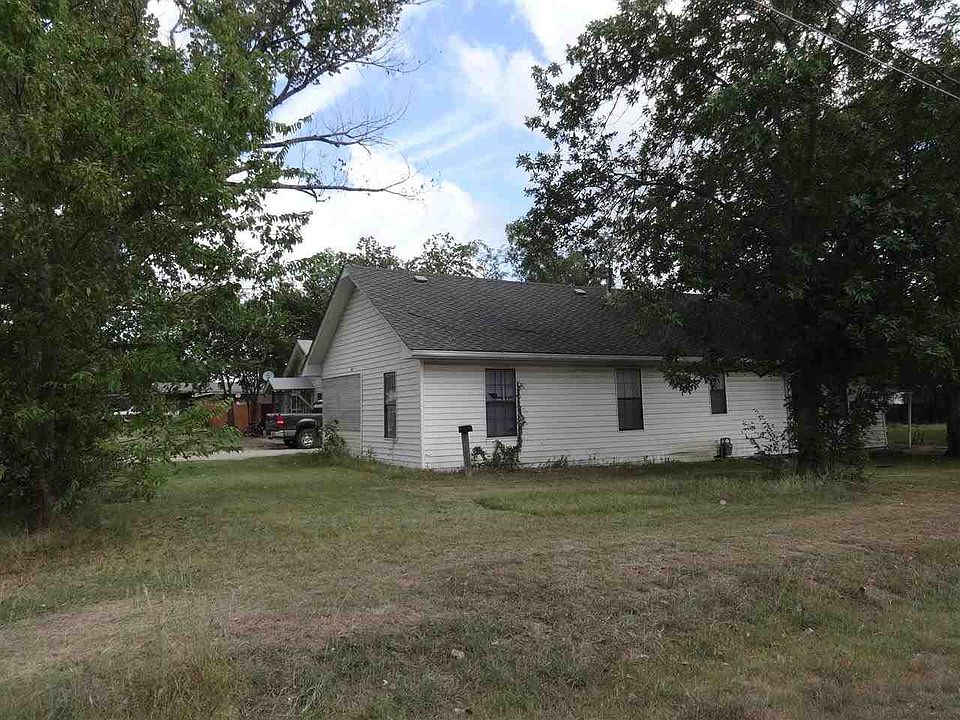 1st image of 800 N Red River St