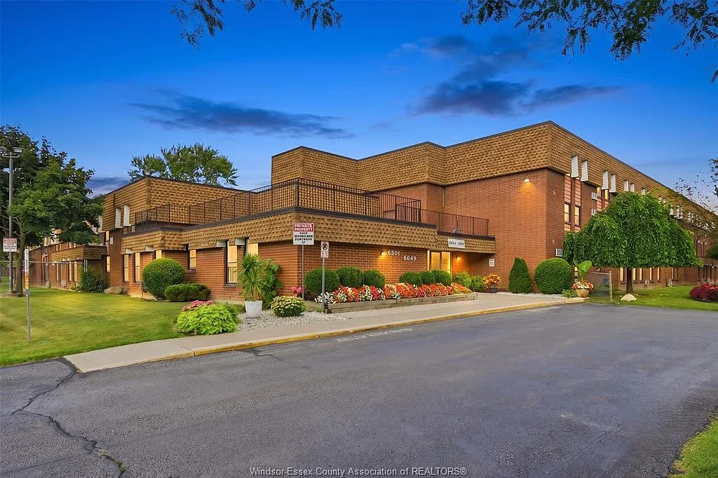 2 bed, 1.0 bath, $1,600 — Photo 1