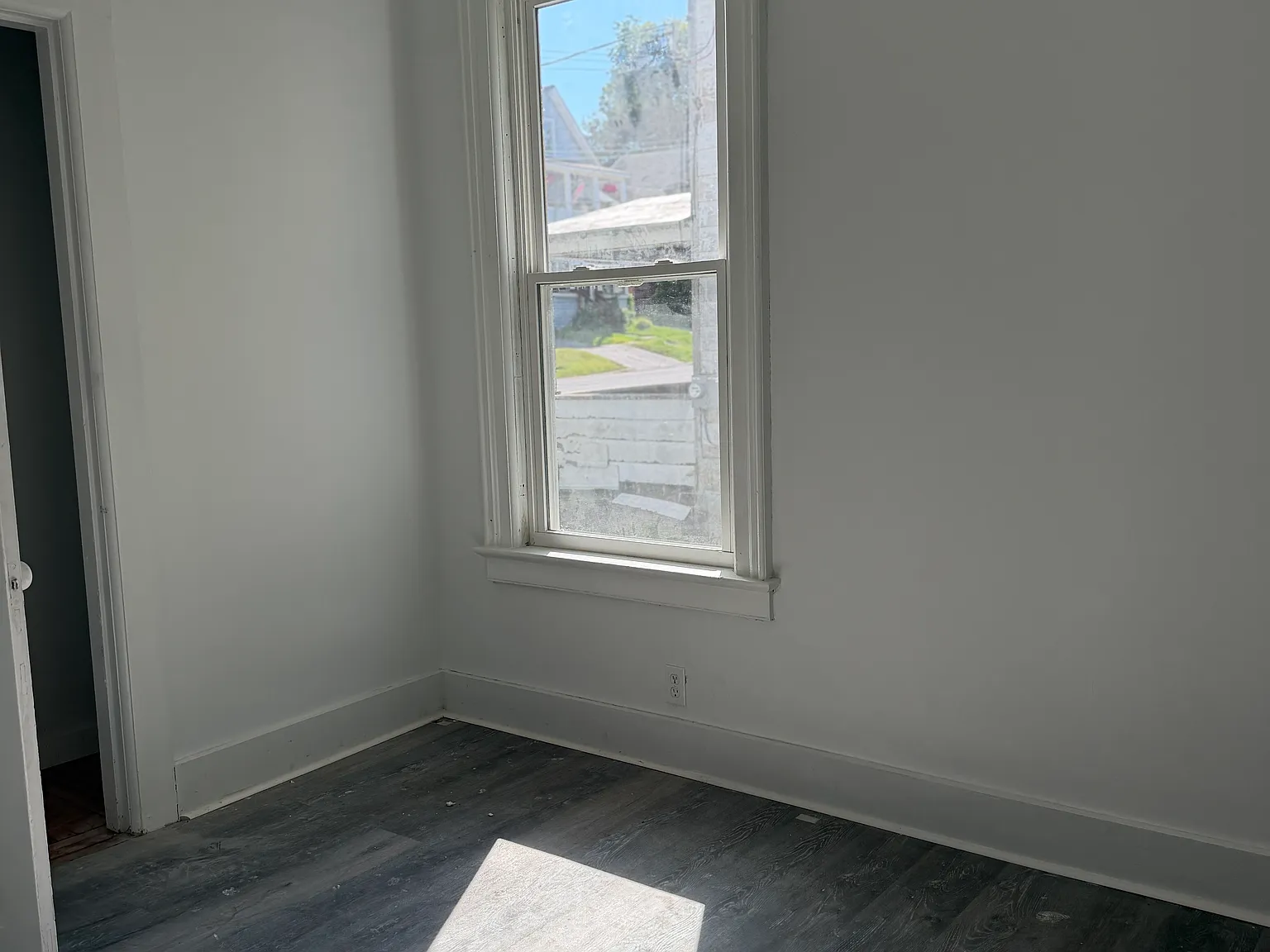 3 bed, 1050 sqft, $2,000 — Photo 3