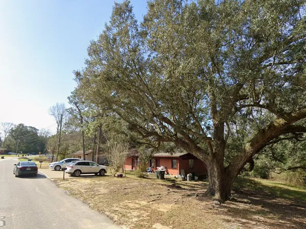 1221 Lake Dr #38, Cantonment, FL 32533