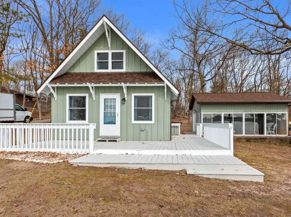 W7041 Oakwood Dr, Wautoma, WI 54982