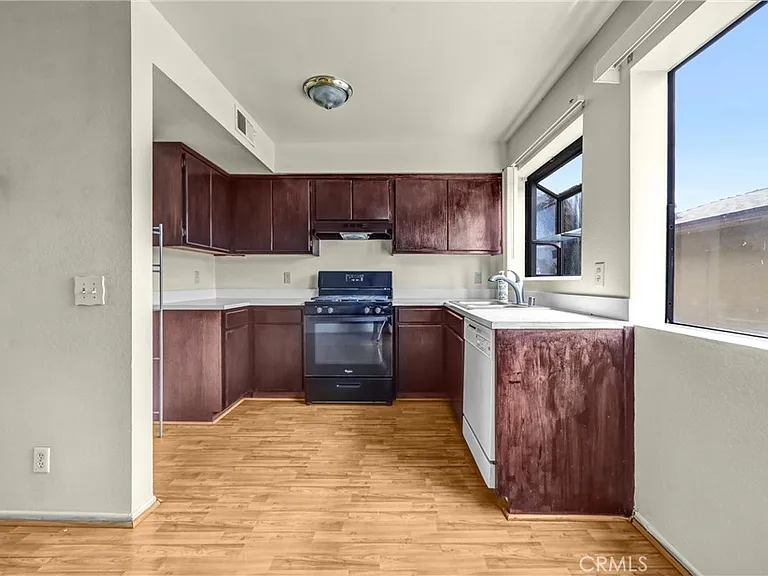 1836 N Allen Ave — Photo 13
