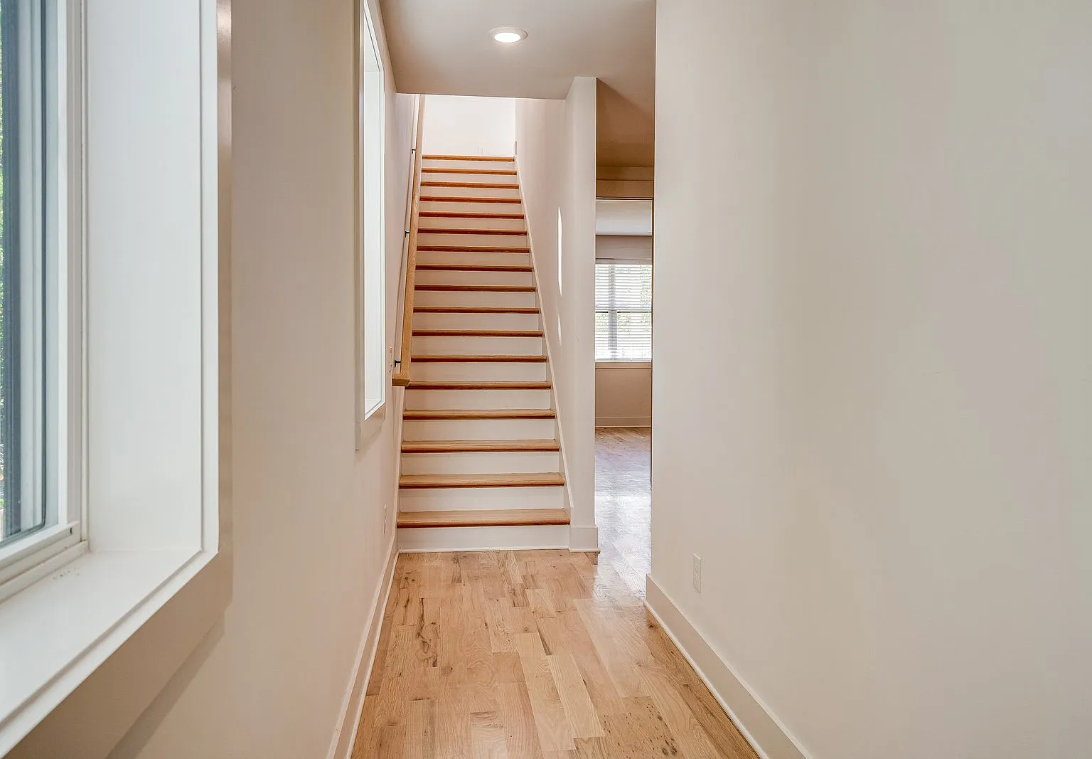 4 bed, 4.0 bath, 2679 sqft, $4,295 — Photo 4