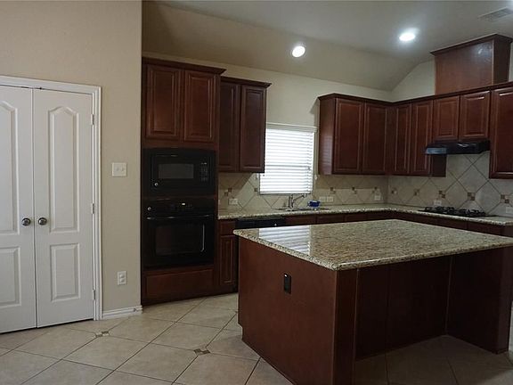 4th image of 2210 Ascot Ln